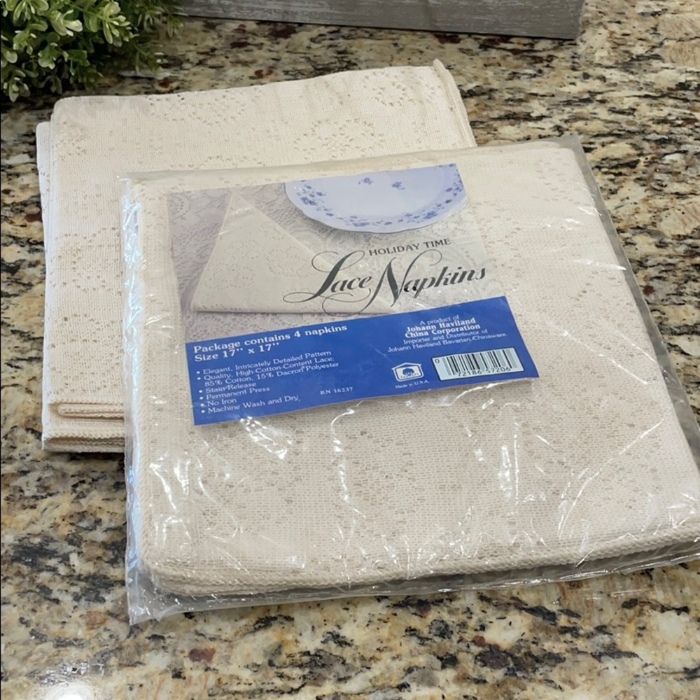 Set of 8 Lace Napkins NEW!